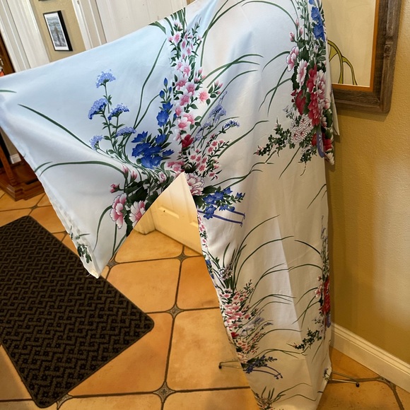 L Magnin white robe with floral Print Kaftan Size  o/s  (A03) - Picture 3 of 10